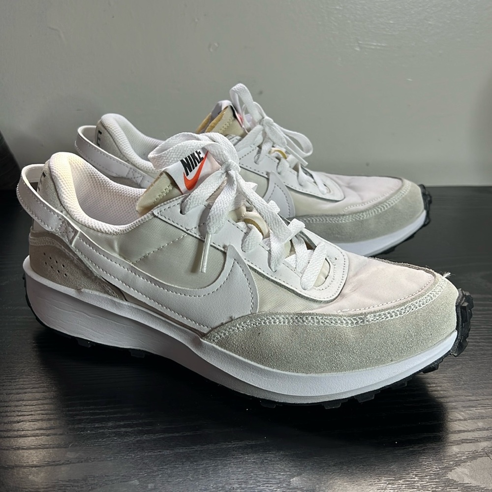 Nike Womens Waffle Debut White and Black Womens 8
